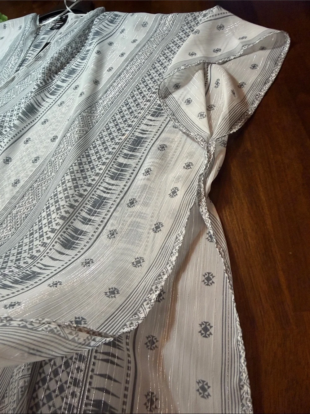 NWT Express White and Gray Pattern Chiffon Ruana with Metallic Accents